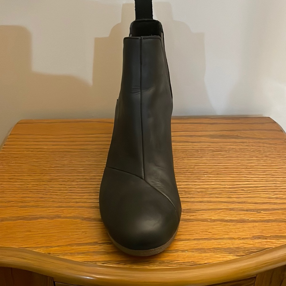 Woman’s Size 8 Toms Kelsey boot